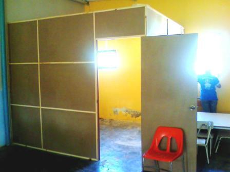 LA CASA DE LA CULTURA EL CARD&Oacute;N ESTRENA CUB&Iacute;CULO DE OFICINA EN EL SALON PARROQUIAL.